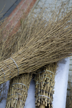 13,30 €/STK. Hexenbesen 3 Stück* Bambusbesen mit Stiel Reisigbesen aus Bambus Stallbesen 